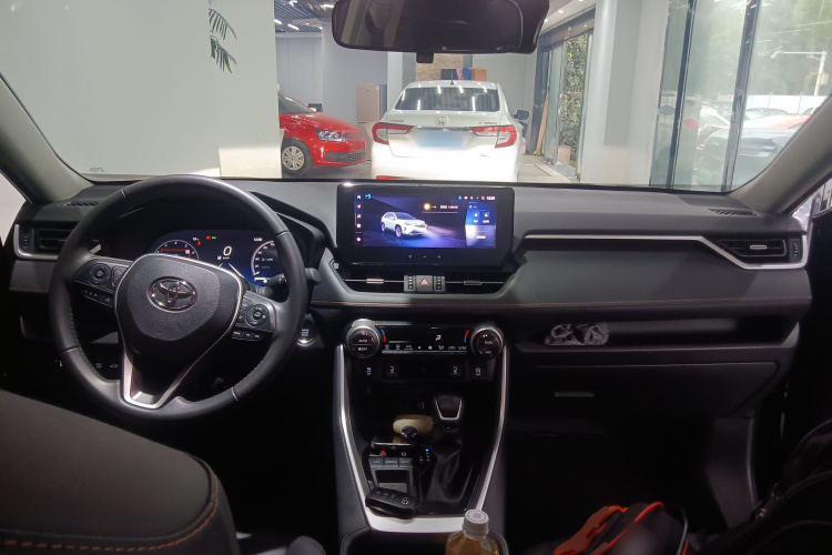 丰田 RAV4荣放 2024款 2.0L CVT两驱风尚Plus版中控内饰7002