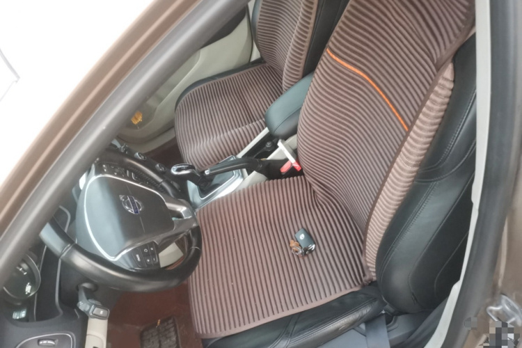 沃尔沃V40 2014款 2.0T 智雅版中控内饰19