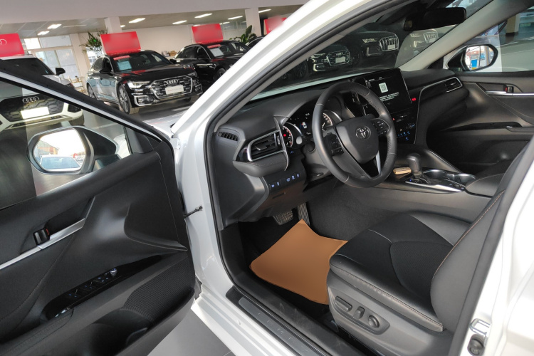 丰田 凯美瑞 2021款 2.0G 豪华版中控内饰7003