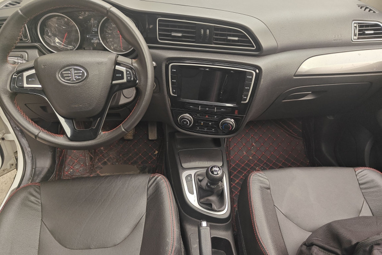 一汽 骏派D60 2017款 1.5L 手动豪华型中控内饰12