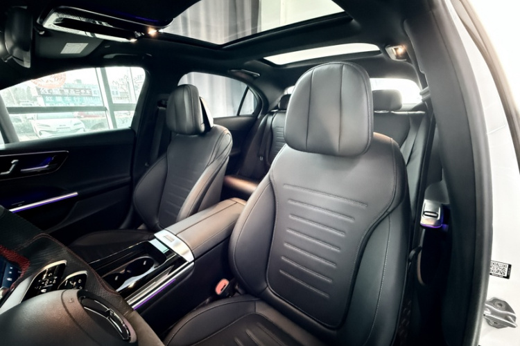 奔驰C级 2022款 改款 C 260 L 运动版局部细节9011