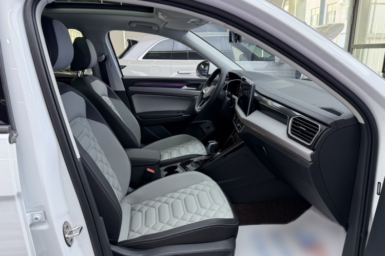 大众 探岳 2024款 300TSI 两驱豪华Plus进阶版中控内饰7004