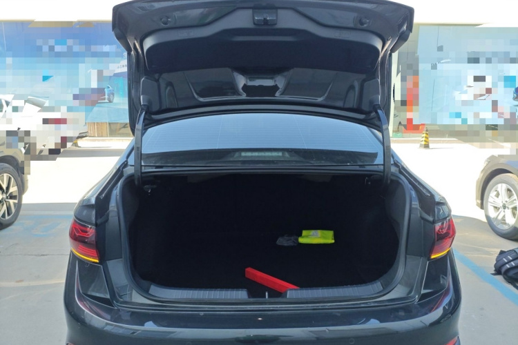 大众 速腾 2025款 改款三 300TSI DSG超越版机舱底盘23