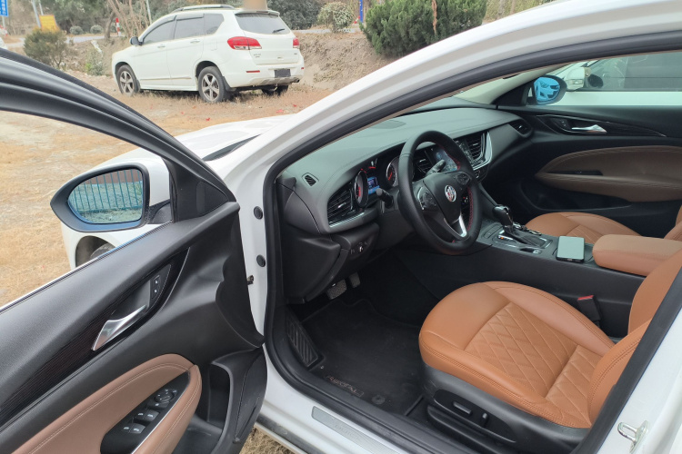 别克 君威 2019款 20T 精英型 国VI中控内饰7003