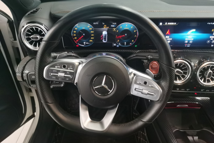 奔驰A级 2019款 A 200 L 运动轿车中控内饰13