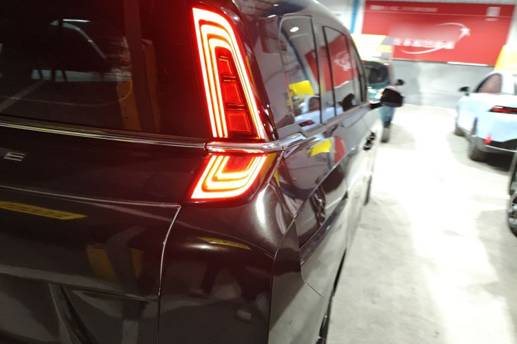 奔腾NAT 2022款 悦享出行 换电版 100kW 401km车身外观9