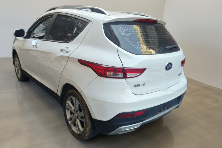 一汽 骏派D60 2017款 1.5L 手动豪华型车身外观5