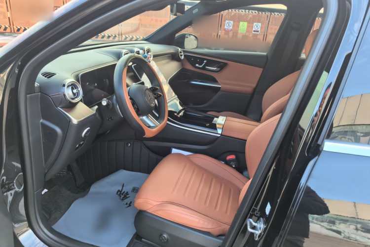 奔驰GLC 2025款 GLC 300 L 4MATIC 动感型 5座中控内饰7001