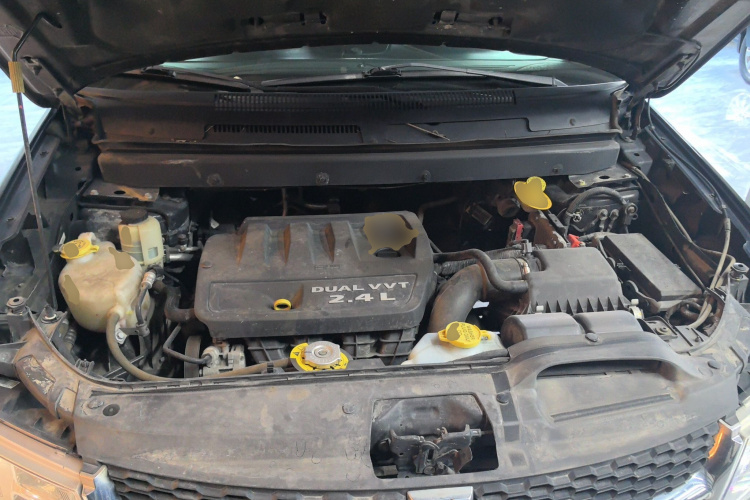 道奇 酷威 2013款 2.4L 两驱尊尚版机舱底盘24