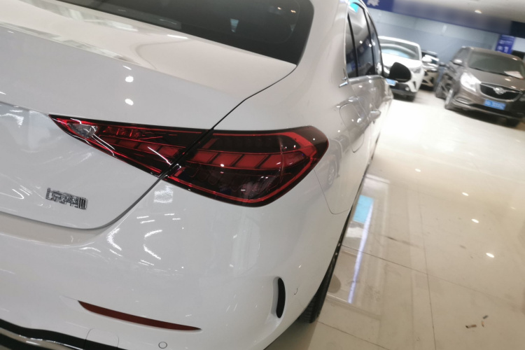 奔驰C级 2023款 改款二 C 260 L 运动版车身外观9