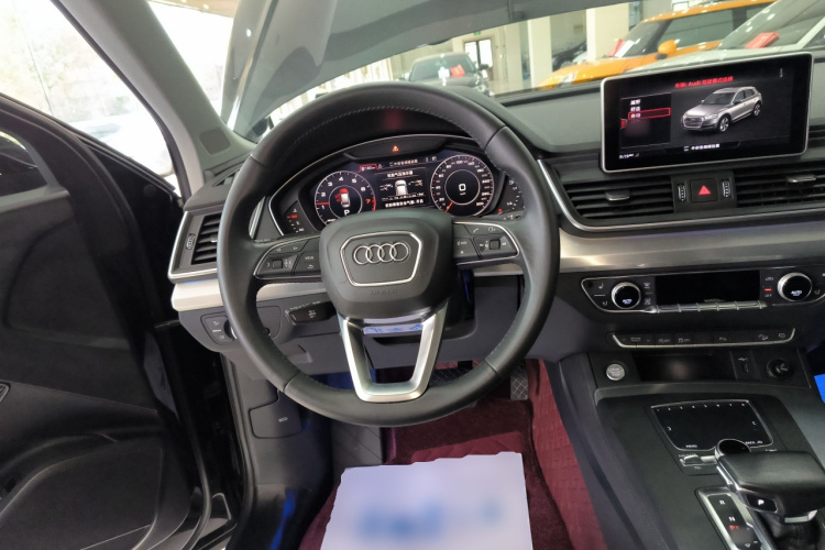 奥迪Q5L 2020款 改款 40 TFSI 荣享时尚型中控内饰13