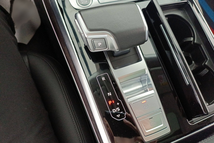 奥迪Q8 2022款 55 TFSI 豪华动感型局部细节18