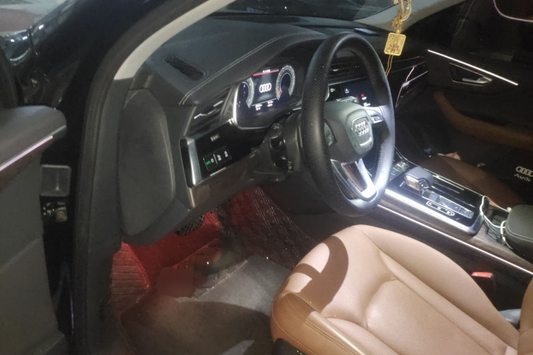 奥迪Q7 2023款 45 TFSI quattro S line运动型中控内饰20