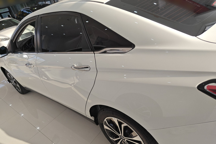 启辰D60EV 2022款 标准续航T3车身外观4