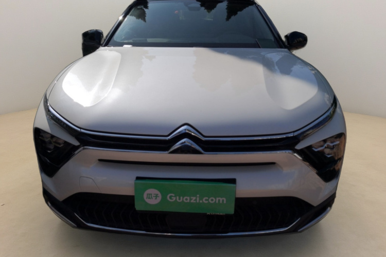 雪铁龙 凡尔赛C5 X 2023款 1.6T 势不凡车身外观2