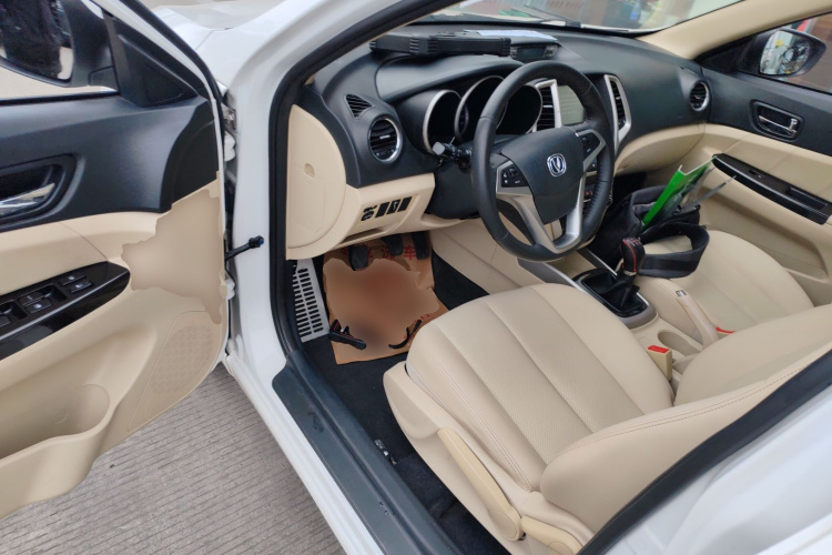 长安 逸动 2015款 1.6L 手动豪华型 国V中控内饰20