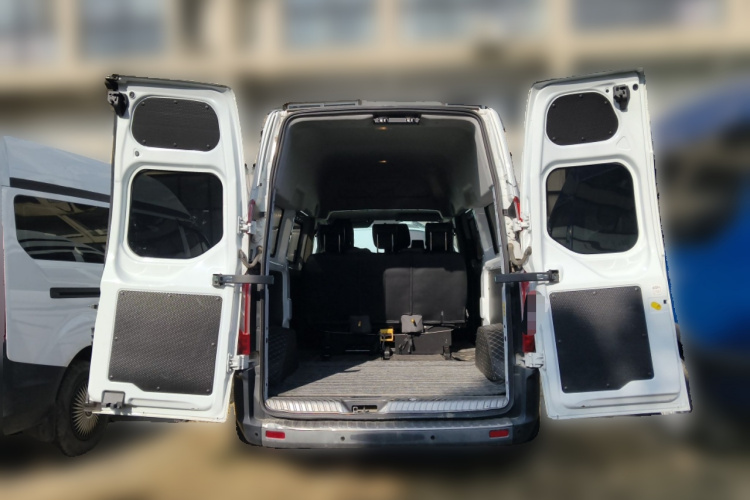 福特 全顺 2019款 2.0T汽油自动多功能商用车中轴中顶6座国VI中控内饰23