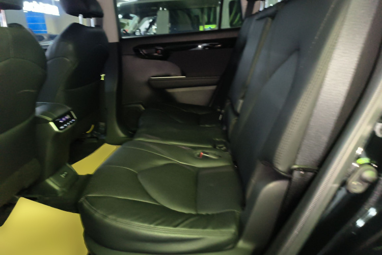 丰田 汉兰达 2024款 2.5L智能电混双擎两驱精英版 5座中控内饰21