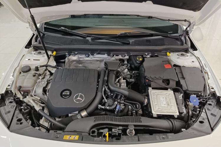 奔驰CLA 2022款 改款 CLA 200 猎跑车机舱底盘24