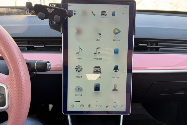 哪吒汽车 哪吒V 2022款 潮 400 Lite 粉色定制款中控内饰7003