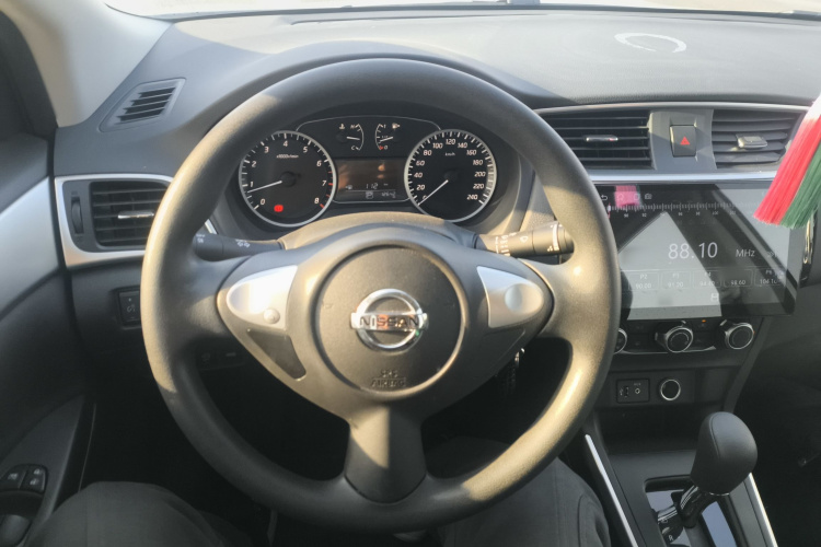 日产 轩逸 2024款 经典 1.6XE CVT舒适版中控内饰13