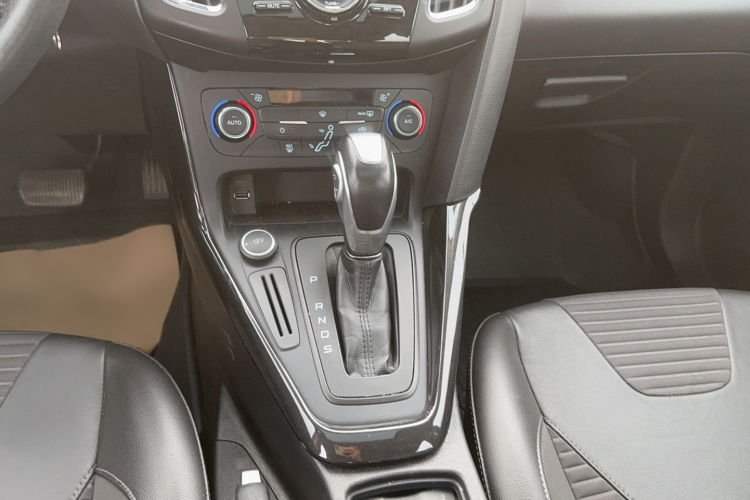 福特 福克斯 2017款 三厢 1.6L 自动风尚型智行版局部细节18