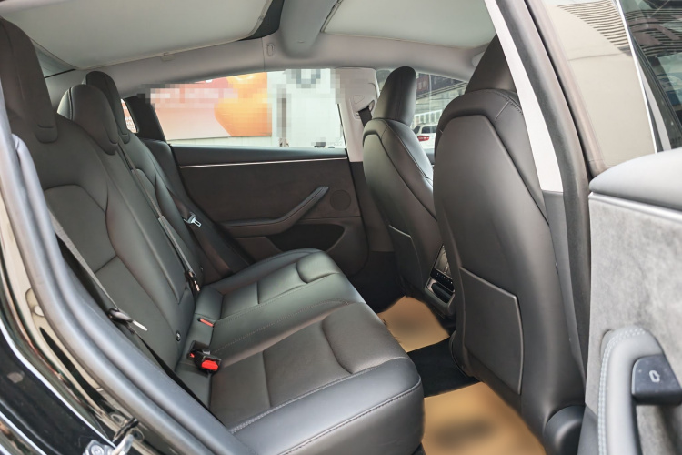 特斯拉 Model 3 2023款 长续航全轮驱动版中控内饰7003