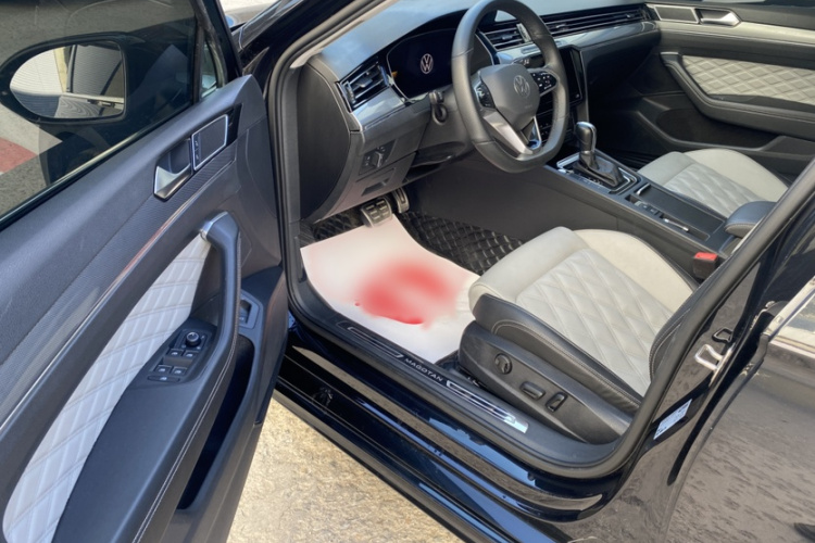 大众 迈腾 2023款 200万辆纪念版 280TSI DSG领先型中控内饰7003