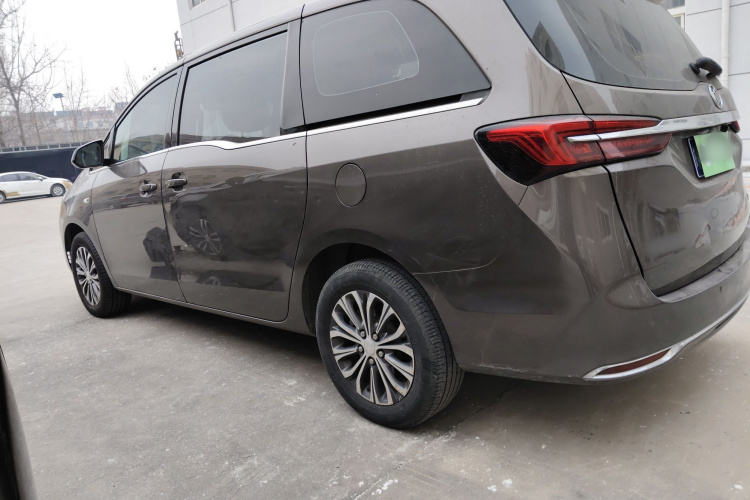 别克GL8 2021款 陆上公务舱 652T 舒适型车身外观4