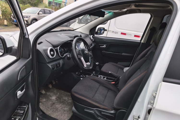 SWM斯威汽车 SWM斯威X3 2021款 1.5L 手动舒适型 7座中控内饰20