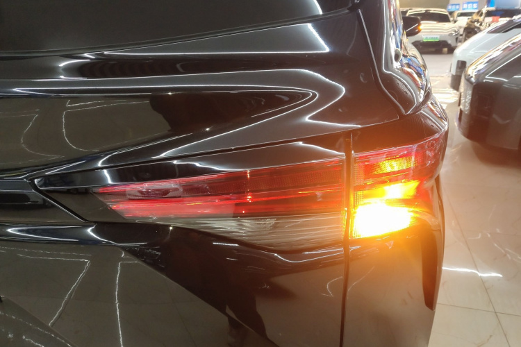 丰田 格瑞维亚 2024款 2.5L混动 舒适版车身外观9