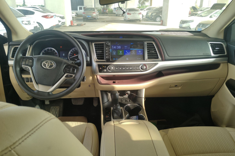 丰田 汉兰达 2015款 2.0T 四驱精英版 7座中控内饰7002