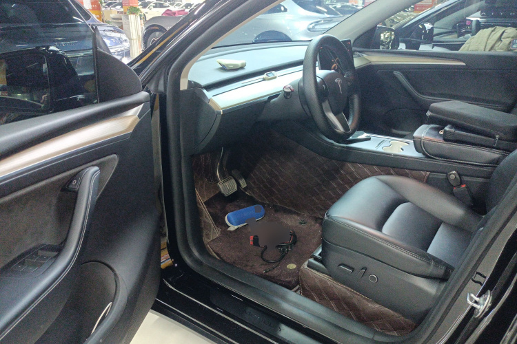 特斯拉 Model Y 2022款 改款 后轮驱动版中控内饰20