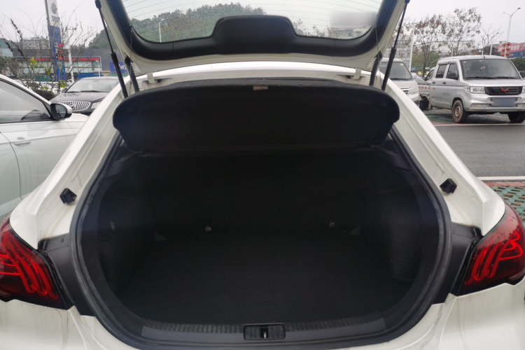 名爵 MG6 2020款 1.5T 自动领潮豪华版机舱底盘23