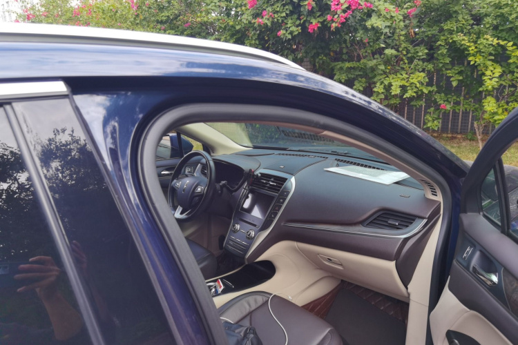 林肯MKC 2017款 2.0T 四驱尊雅版局部细节9005