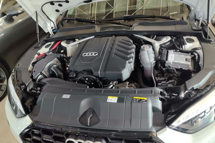 奥迪A5 2024款 Sportback 40 TFSI 时尚动感型机舱底盘24