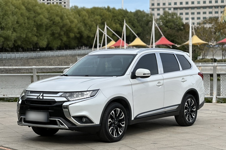 三菱 欧蓝德 2019款 2.0L 两驱畅享版 5座 国V车身外观1