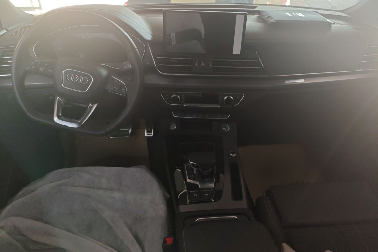 奥迪Q5L 2024款 40 TFSI 豪华动感型中控内饰7003
