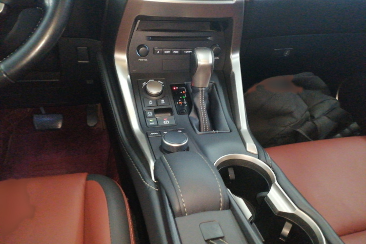 雷克萨斯NX 2016款 200 全驱 锋尚版局部细节18