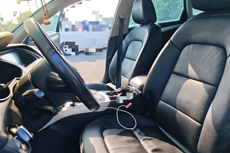 奥迪A4L 2015款 35 TFSI 自动标准型中控内饰19