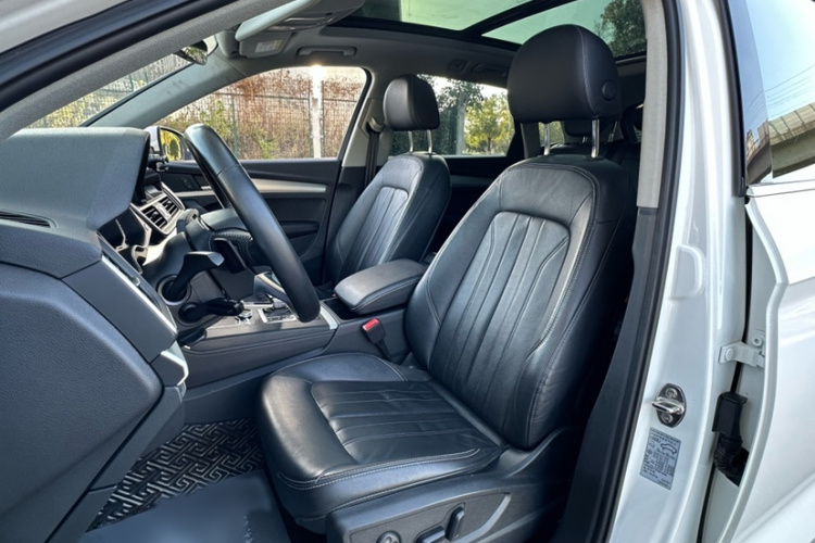 奥迪Q5L 2020款 40 TFSI 荣享时尚型中控内饰7008