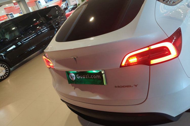 特斯拉 Model Y 2024款 后轮驱动版车身外观6