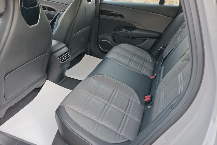 红旗EH7 2024款 760 Pro+ 四驱版中控内饰21