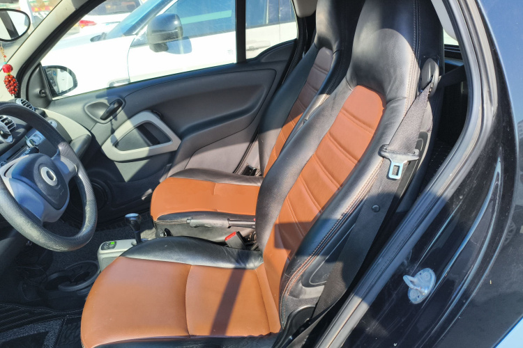 smart fortwo 2012款 1.0 MHD 硬顶舒适版中控内饰21