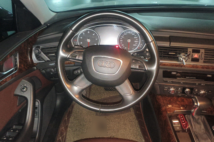 奥迪A6L 2015款 TFSI 百万纪念智领型中控内饰13