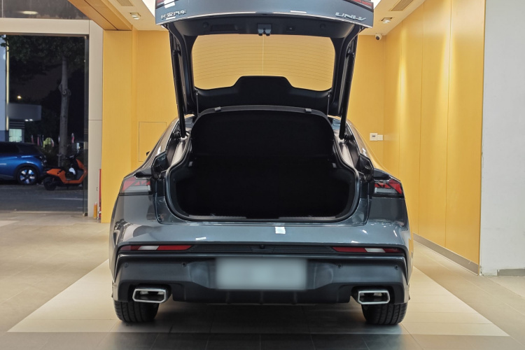 长安UNI-V 2024款 1.5T 尊贵型车身外观6003