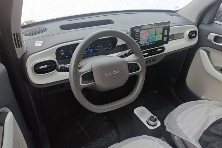 吉利银河 2025款 210km 熊猫卡丁中控内饰12