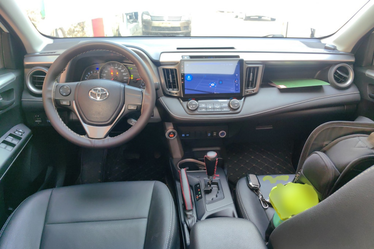 丰田 RAV4荣放 2019款 2.0L CVT两驱先锋版 国V中控内饰12
