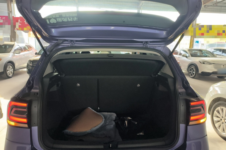 大众 途铠 2019款 1.5L 自动舒适版机舱底盘23