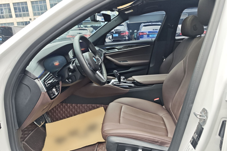 宝马5系 2019款 525Li M运动套装中控内饰7002